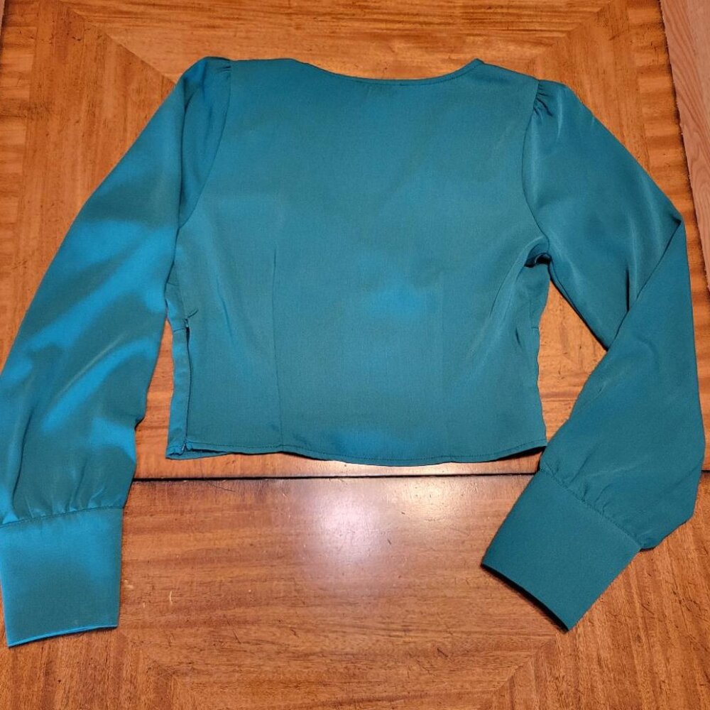 Forever 21 Green Satin Cropped Blouse - Picture 5 of 9